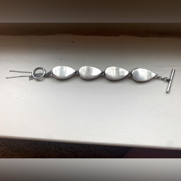 Kenneth Cole Reaction iridescent pearl with silver teardrop bracelet - Picture 2 of 6